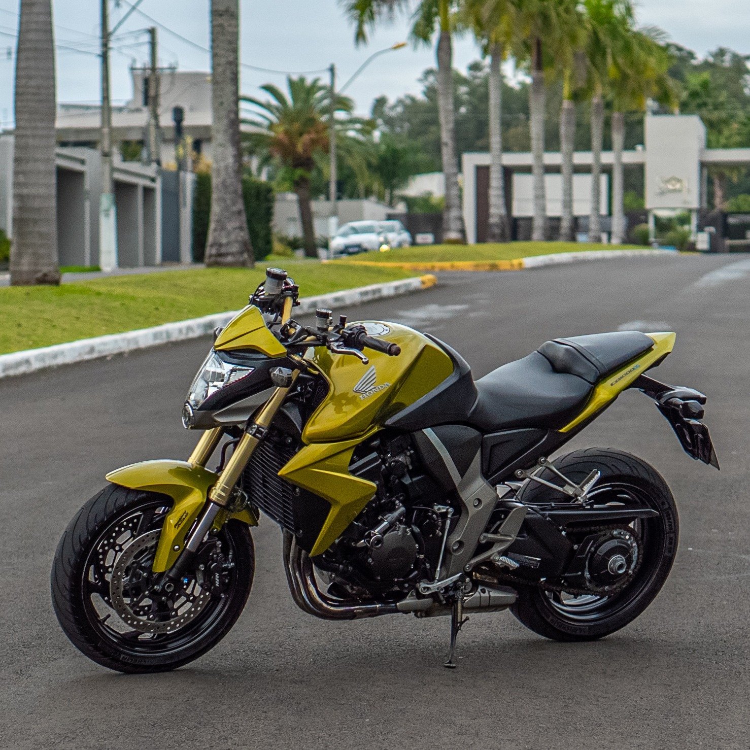 CB 1000 ou 40k no P!X